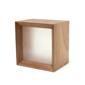 luminária Agagê em madeira maciça e LED integrado