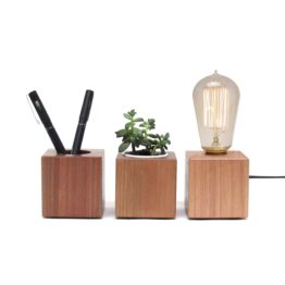 kit office com luminária, vaso e porta canetas
