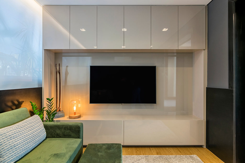 Sala de estar e TV por De Bernardi Plug Decor