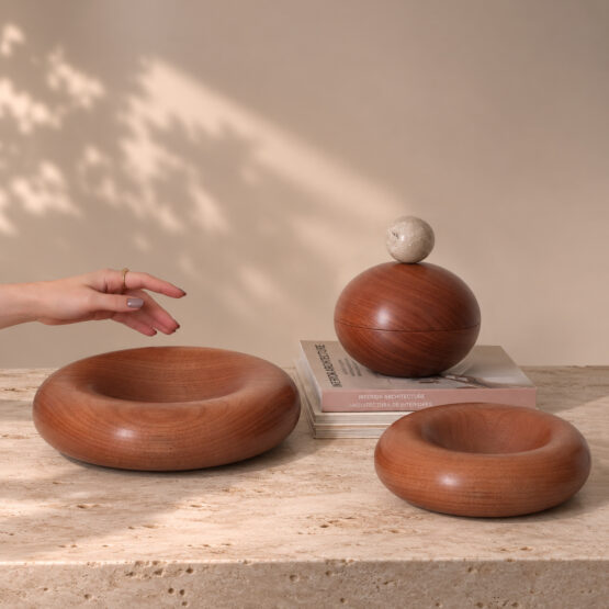 bandejas ninho e pote orbe plug design madeira e travertino decoração para arquitetura contemporânea